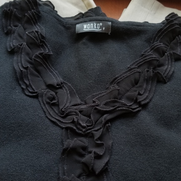 Wanko Top with Ruffle Detail - Picture 2 of 4